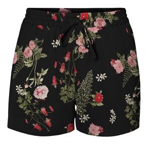 NWT - Vero Moda Floral Black Women's‎ Shorts
(Listing #26)